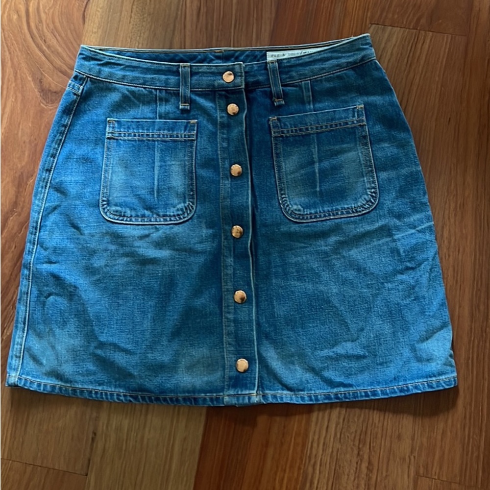 Rag & bone Santa Cruz mini skirt. Only worn twice! In perfect condition. Size 29